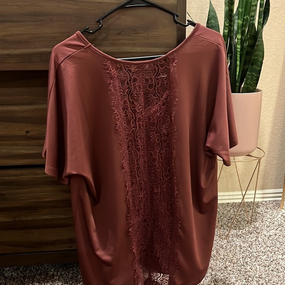 Maroon blouse with lace detail, buckle brand, slightly oversized - Picture 2 of 3